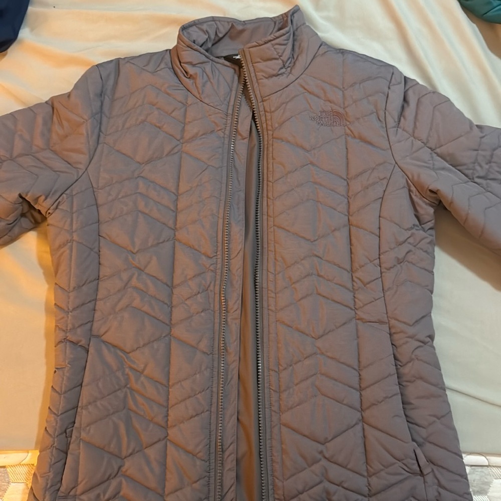 North face jacket. Great condition. Barely worn.